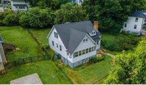 Το κτήριο όπου στεγάζεται  το διαμέρισμα