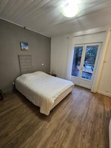 En eller flere senge i et værelse på LA LANDAISE + 36 billeder