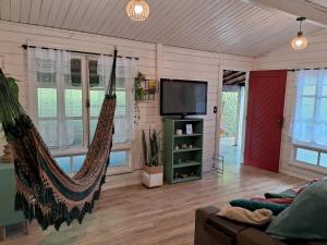 TV a/nebo společenská místnost v ubytování Oásis Completo no Centro com Piscina e Escritório