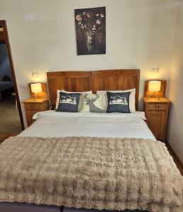 Un pat sau paturi într-o cameră la Appartamento 110mq Zona Terme posto auto privato