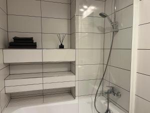 Koupelna v ubytování Near Ozas Studio + 23 fotografií