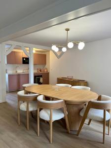 Η κουζίνα ή μικρή κουζίνα στο Les Chantereines