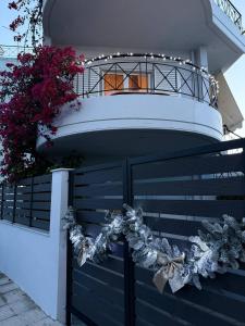 a house with a large boat on a fence at Hillview Apartments Chalkis in Kánithos