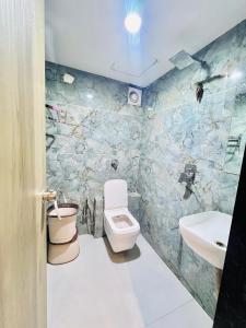 Ένα μπάνιο στο Shiv hotel +26 φωτογραφίες