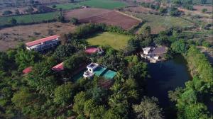 Peisaj natural din apropierea acestui complex