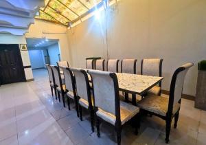 Un lugar para sentarse en Quick continental Hotel - Jail Road