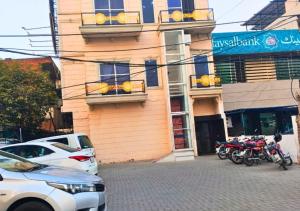 El edificio en el que está el hotel