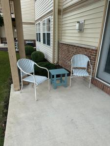 Φωτογραφία από το άλμπουμ του Modern 2bed 2 bath condo σε Champaign