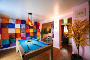 Τραπέζι μπιλιάρδου στο Suite Kozhi - Balnéo privative, Billard, Vidéoprojecteur - Bretagne Sud