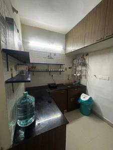 Η κουζίνα ή μικρή κουζίνα στο Social Backpacker Hostel , Little Mount, Chennai