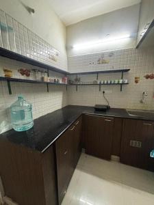 Η κουζίνα ή μικρή κουζίνα στο Social Backpacker Hostel , Little Mount, Chennai