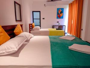 Ένα ή περισσότερα κρεβάτια σε δωμάτιο στο Lagoonlike Hiriketiya