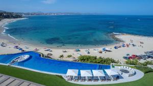 an aerial view of a beach and a swimming pool at Casa Elije in San José del Cabo