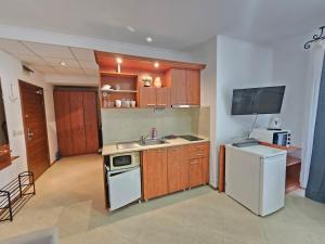 Η κουζίνα ή μικρή κουζίνα στο PALAZZO FAMILY SUITE Sunny beach +4 φωτογραφίες