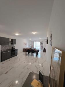 Η κουζίνα ή μικρή κουζίνα στο Il-Gawwija Suite Gozo