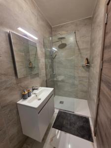 Ένα μπάνιο στο Il-Gawwija Suite Gozo