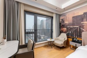 a hotel room with a view of the city at Yizhimei Apartment Hotel-Guangzhou Huijin International Financial Center Keyun Road Subway STN Branch in Guangzhou