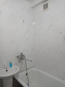 Ένα μπάνιο στο 1 комнатная квартира в Авиагородке