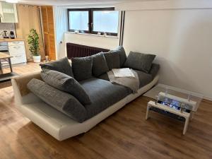 a living room with a couch and a table at Ferienwohnung Korbach in Korbach
