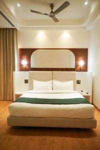 Giường trong phòng chung tại Hotel Pacific Primee +27 ảnh