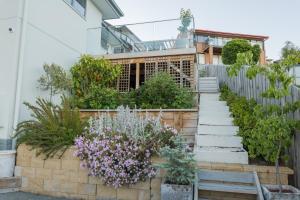 Κήπος έξω από το Dansons on The Hill