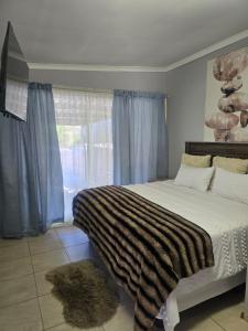 Postel nebo postele na pokoji v ubytování Glow Levels Guest House