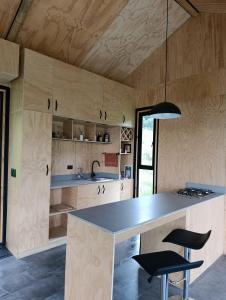 Kuchyň nebo kuchyňský kout v ubytování Glamping Bosque de helechos, privacidad y cercanía