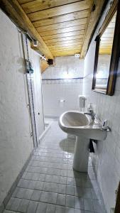 Ένα μπάνιο στο B&B Montiju