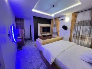 Μια τηλεόραση ή/και κέντρο ψυχαγωγίας στο Mags Residence