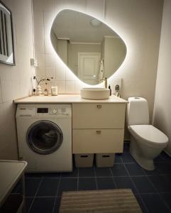 Koupelna v ubytování Idyllisk enebolig! + 25 fotografií