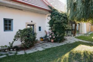 a white house with plants on the side of it at Usedlost Ledňáček - Boutique Wellness & SPA in Písečné