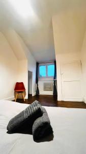 Кровать или кровати в номере Maison partagée 5 chambres Emmanuel Rey Valenciennes