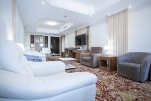 Posezení v ubytování Golden Tulip Al Shakreen