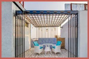 Imagine din galeria proprietății Hotel Budget Kashika G House Near Kashi Vishwanath Temple - Dashashwamedh Ghat - Room Service & Free Wi-fi Facilities # Spacious and Fully Air Conditioned Rooms - Best Guest House In Varanasi în Varanasi