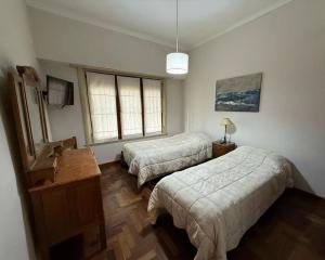 Ένα ή περισσότερα κρεβάτια σε δωμάτιο στο Chalet con Pileta Bandurrias - Mar del Plata