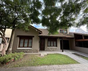 Το κτήριο όπου στεγάζεται  η παραθεριστική κατοικία