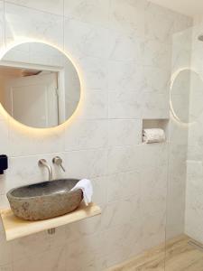 a bathroom with a sink and a mirror at La Bastide in Heiloo