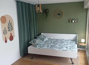 Ένα ή περισσότερα κρεβάτια σε δωμάτιο στο L'Emeraude, les pieds dans l'eau +26 φωτογραφίες