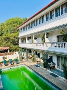 an external view of a building with a swimming pool at Chique Shanti Villa in Mandrem