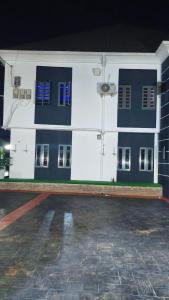 Tòa nhà nơi căn hộ tọa lạc +23 ảnh