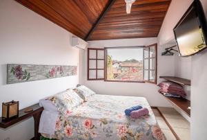 Ένα ή περισσότερα κρεβάτια σε δωμάτιο στο Charmosa casa com piscina em Búzios +47 φωτογραφίες