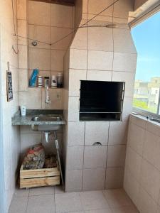 O bucătărie sau chicinetă la Triplex no litoral