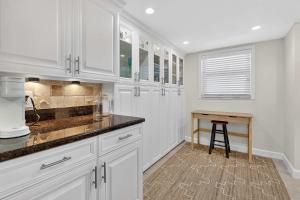 Nhà bếp/bếp nhỏ tại Luxury Beachfront Condo in Siesta Key +32 ảnh