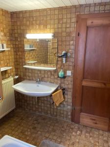 Un baño de Landhausidylle - Natur & Komfort