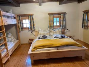 Una cama o camas en una habitación de Landhausidylle - Natur & Komfort