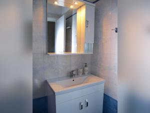 A bathroom at Melograno Apartments and Studios