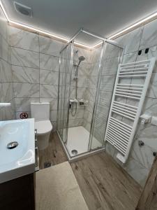 Koupelna v ubytování «Έλα…Δάρα» Home + 42 fotografií