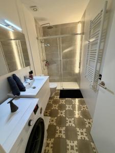 Ένα μπάνιο στο LovelyRoomsVic