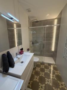 Ένα μπάνιο στο LovelyRoomsVic +18 φωτογραφίες