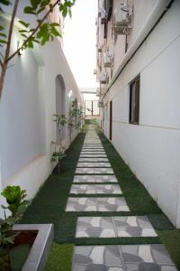 Κήπος έξω από το Lotus Luxury Apartments